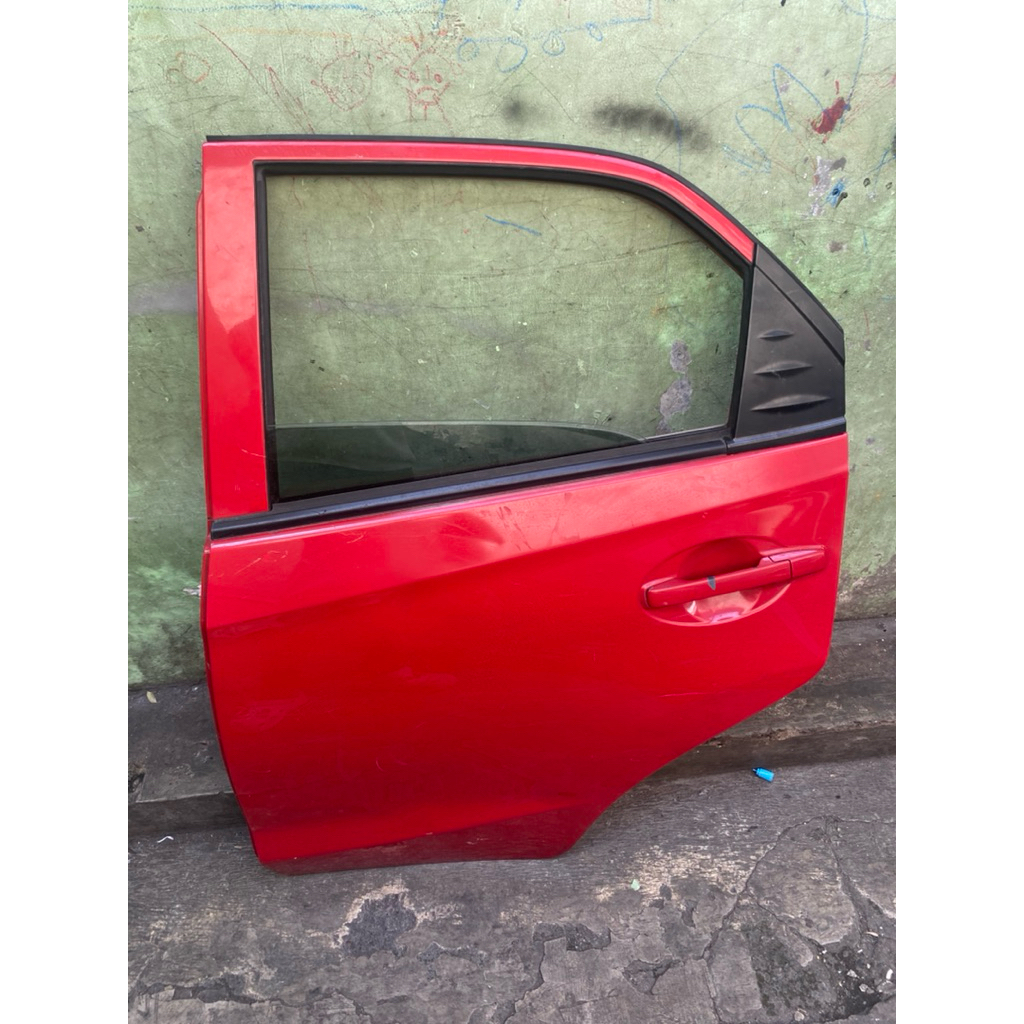 pintu tengah kiri brio lama ada kaca, engsel 2012-2015