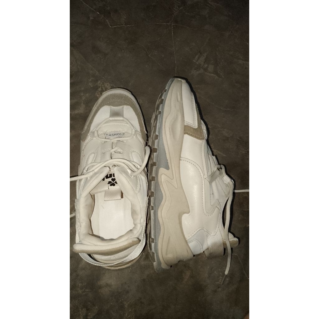 PRELOVED SEPATU CANI