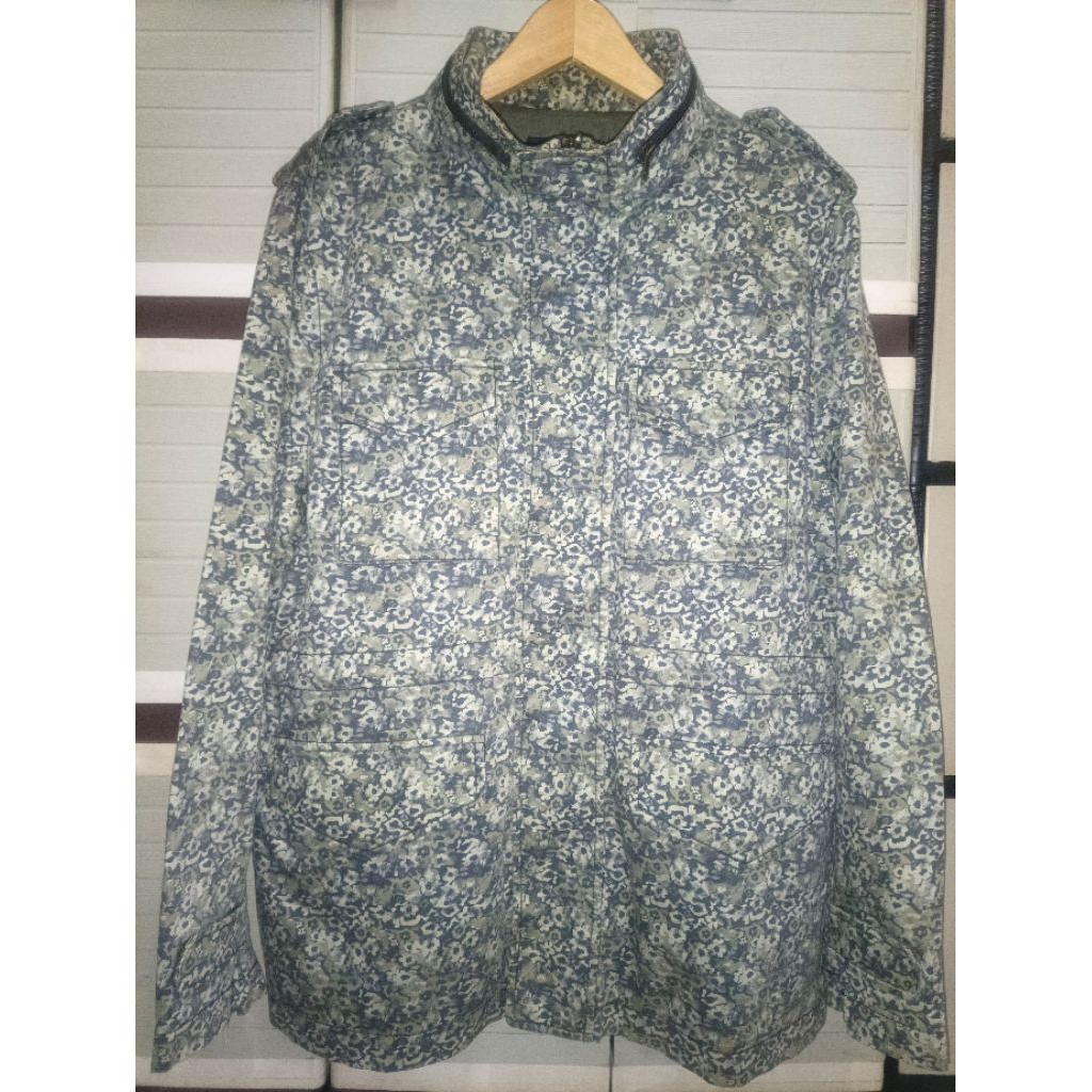𝗠𝟲𝟱 Camo Field Jacket dari 𝗧𝗢𝗣𝗧𝗘𝗡