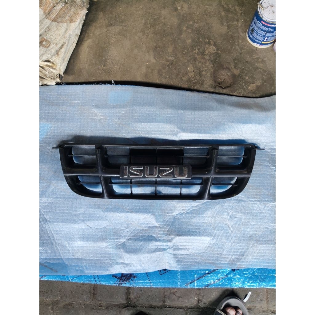 Grill Grille panther kapsul la, lc, lm thn 2000, 2001, 2002, 2003, 2004 original.