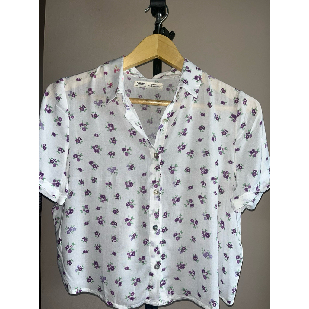 Kemeja Crop Wanita Motif Bunga Ungu – Preloved Pull & Bear