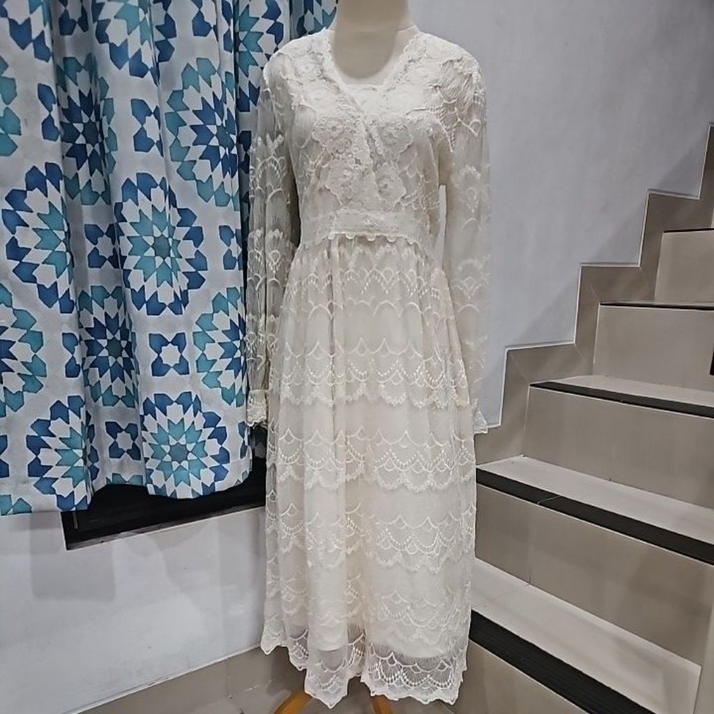 Preloved Dress Brukat Kawaii Broken White Superrr Like New