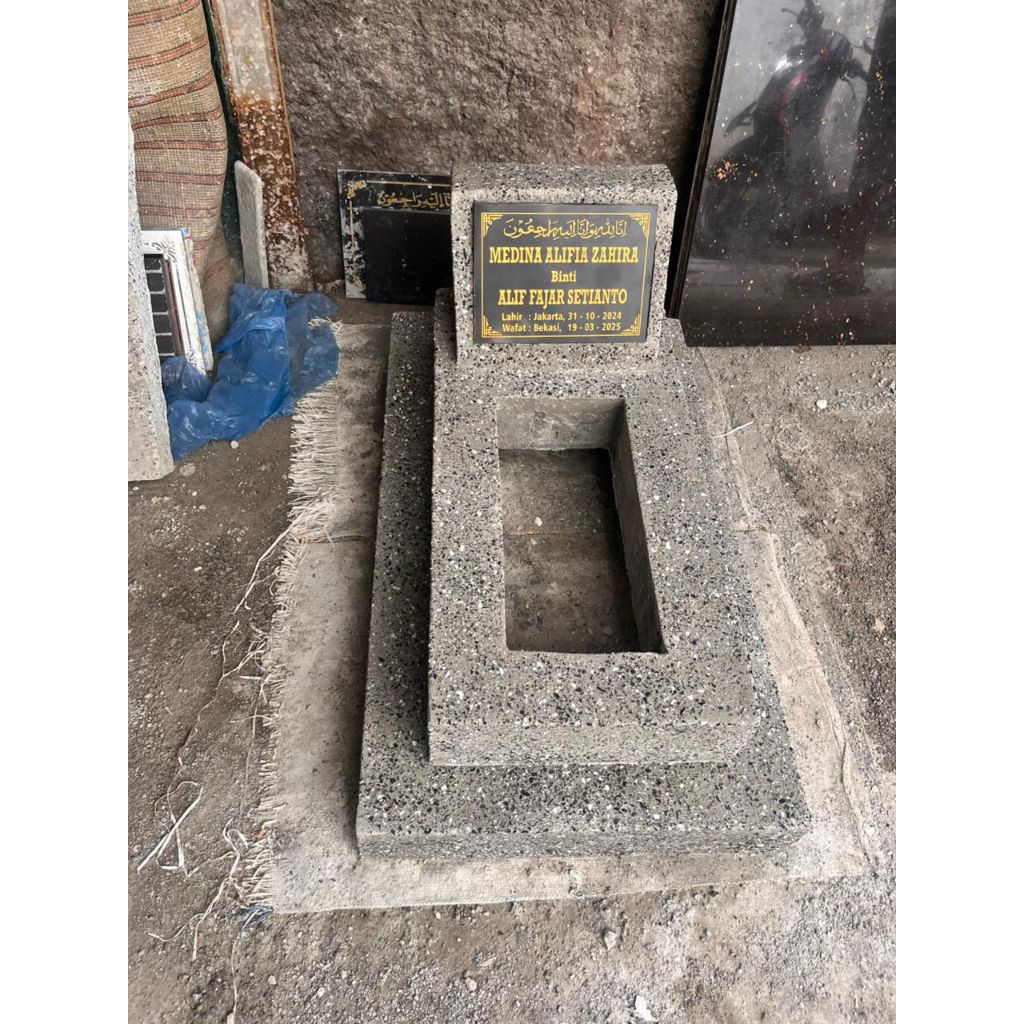 bangunan makam bayi coraltek