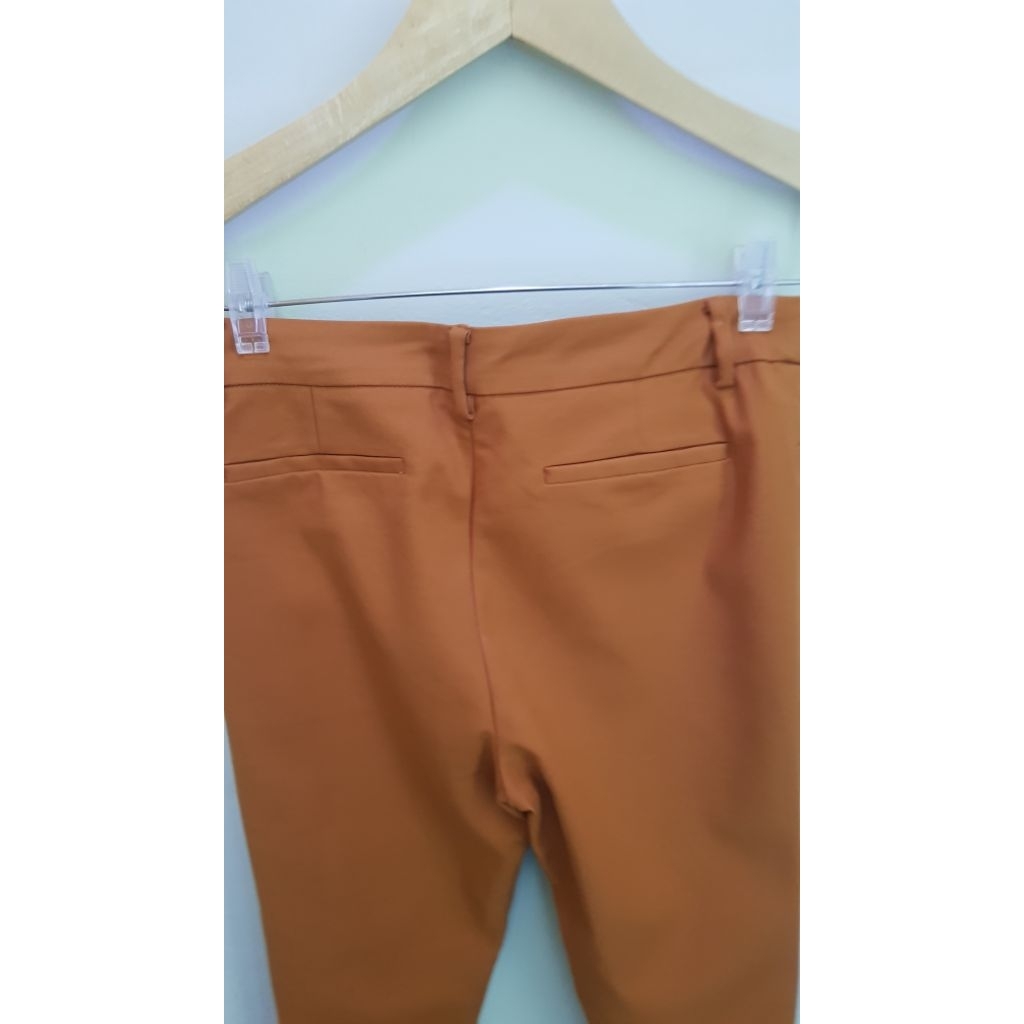 iORA Celana Panjang Coklat