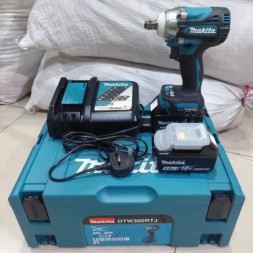 Makita DTW300RTJ 13mm ( 1/2" ) Cordless Impact Wrench 18V 420W / Mesin Pembuka Baut Mur 13 mm ( 1/2 
