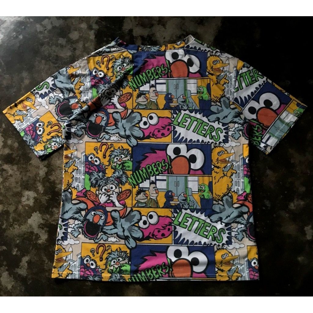 90s VTG AOP SESAME STREET CARTOON TEE