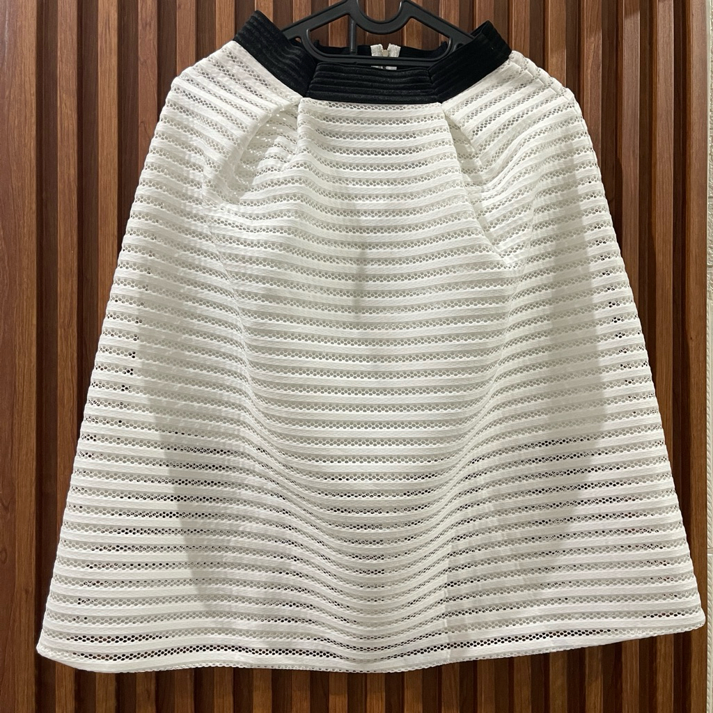 PRELOVED 026 - Rok putih ZOOC