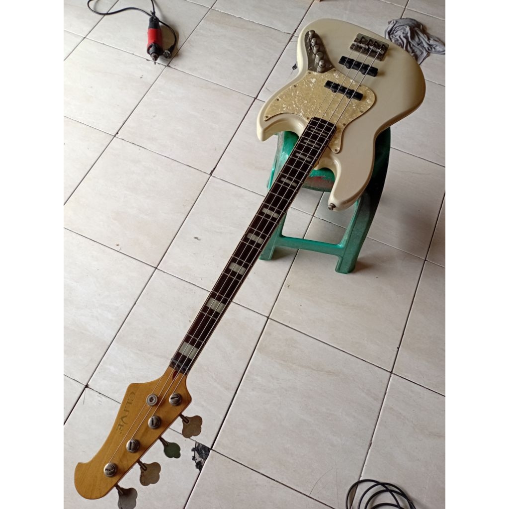 Jazz Bass Clive Sanctus T800