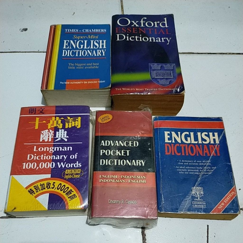 Advanced pocket dictionary. Super mini English dictionary. Oxford essential dictionary . Longman dic