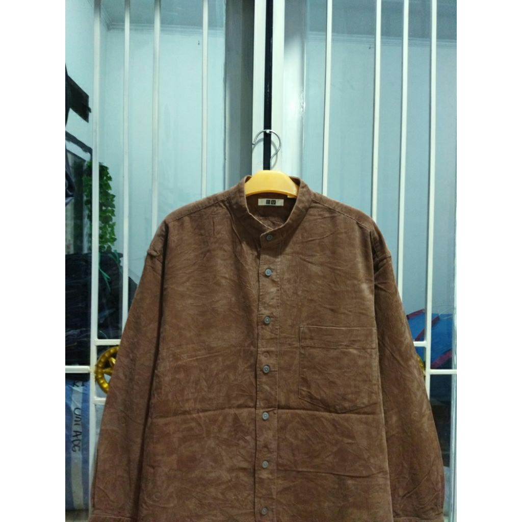 kemeja corduroy polos gu Uniqlo kerah koko pria XL