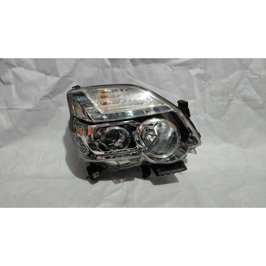Lampu depan headlamp Nissan Xtrail T31