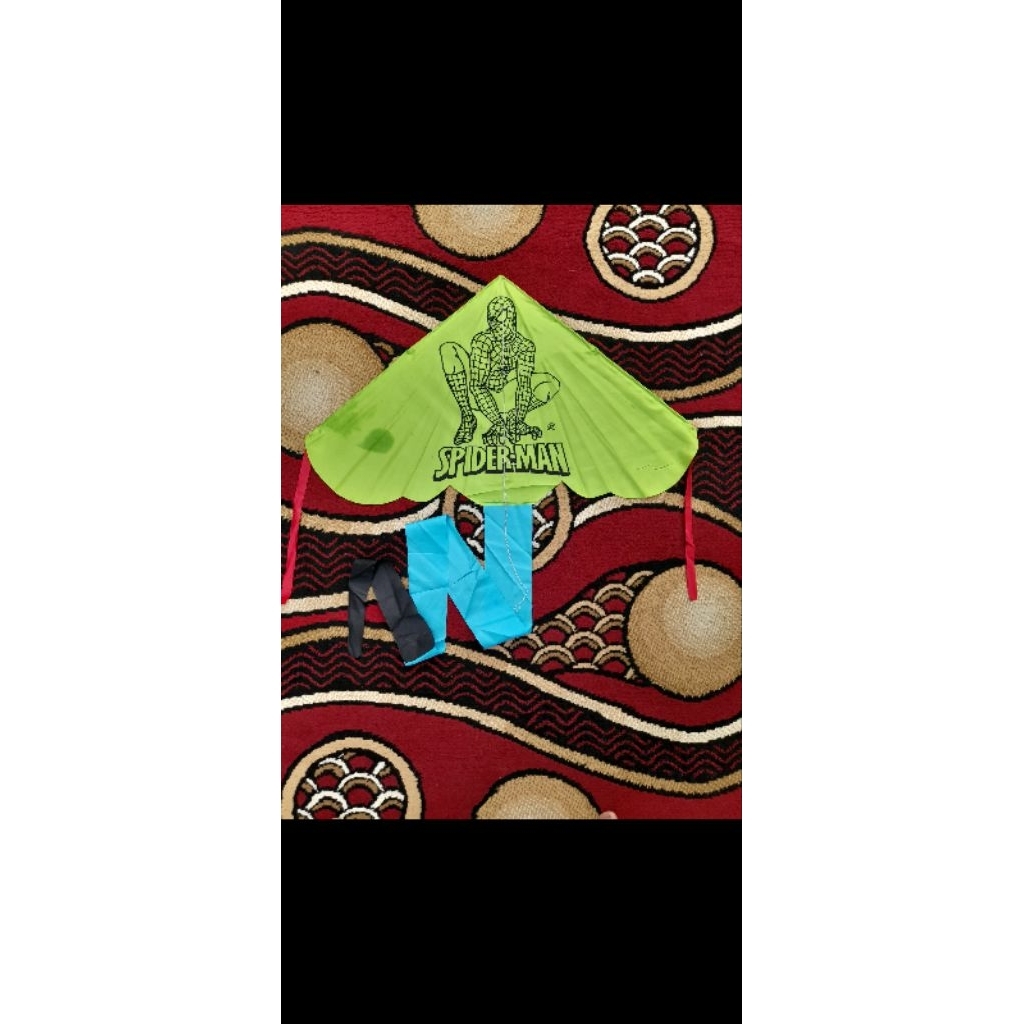 layangan kain spiderman