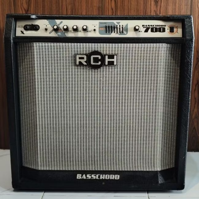 amplifier bass RCH Basschord 700