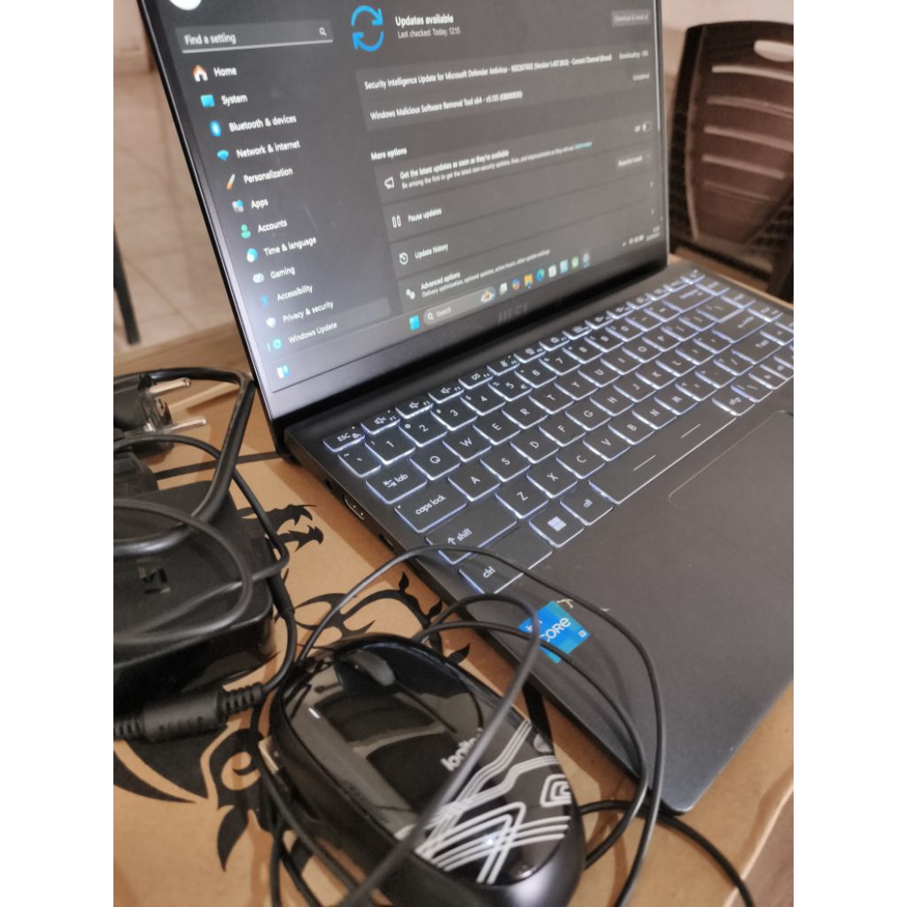 Laptop MSI Modern 14 mulus seperti baru core i3 gen 11