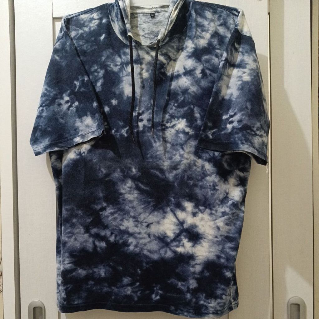 Preloved second baju kaos oblong kupluk hoodie pria full print motif tie dye navy