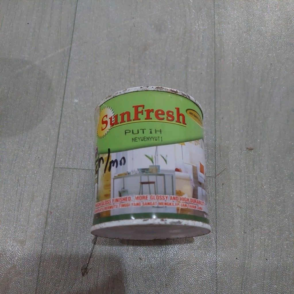Cat Besi dan Kayu Sunfresh Warna Putih