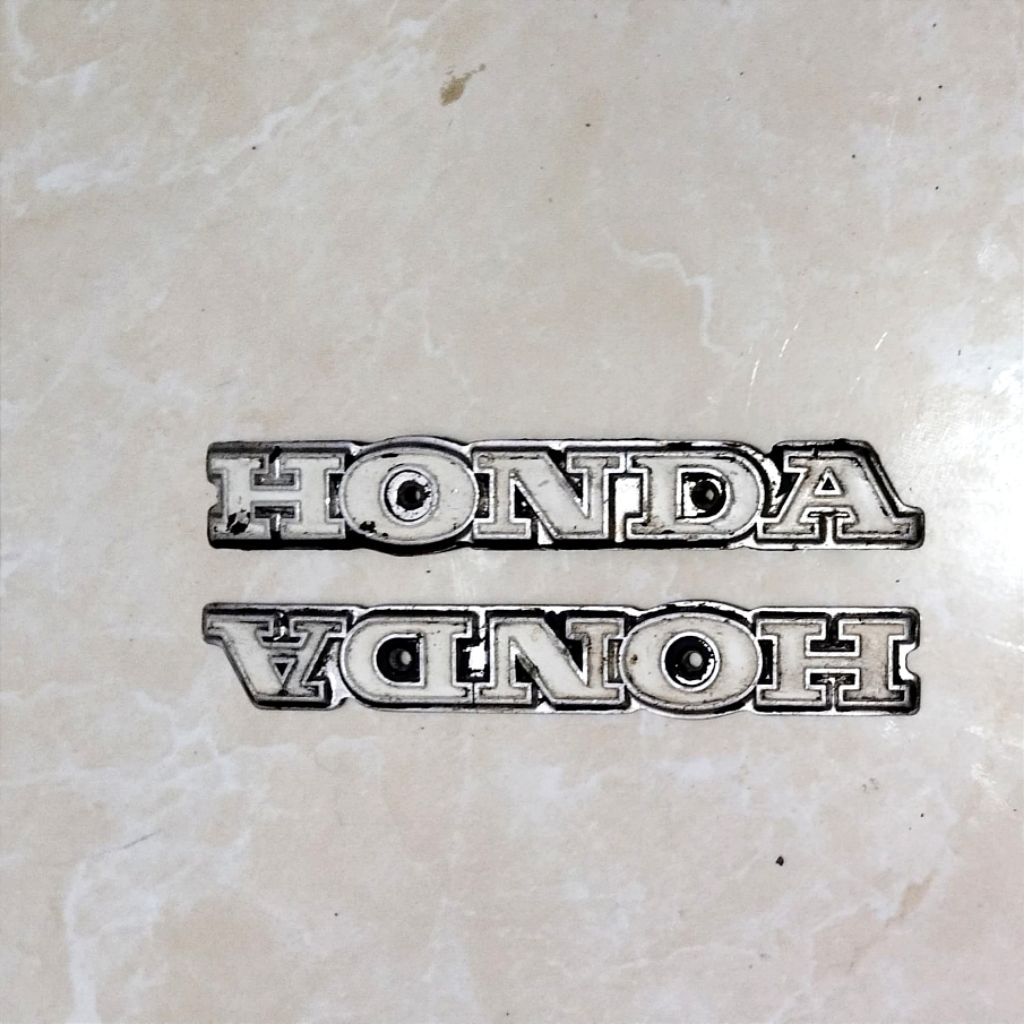 Emblem tangki Honda CB 125 CG Benly Original copotan atau bekas