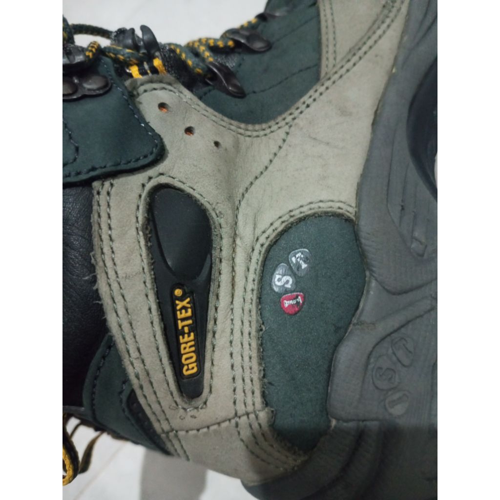Sepatu Outdoor TrekSta Size 42 (Second)
