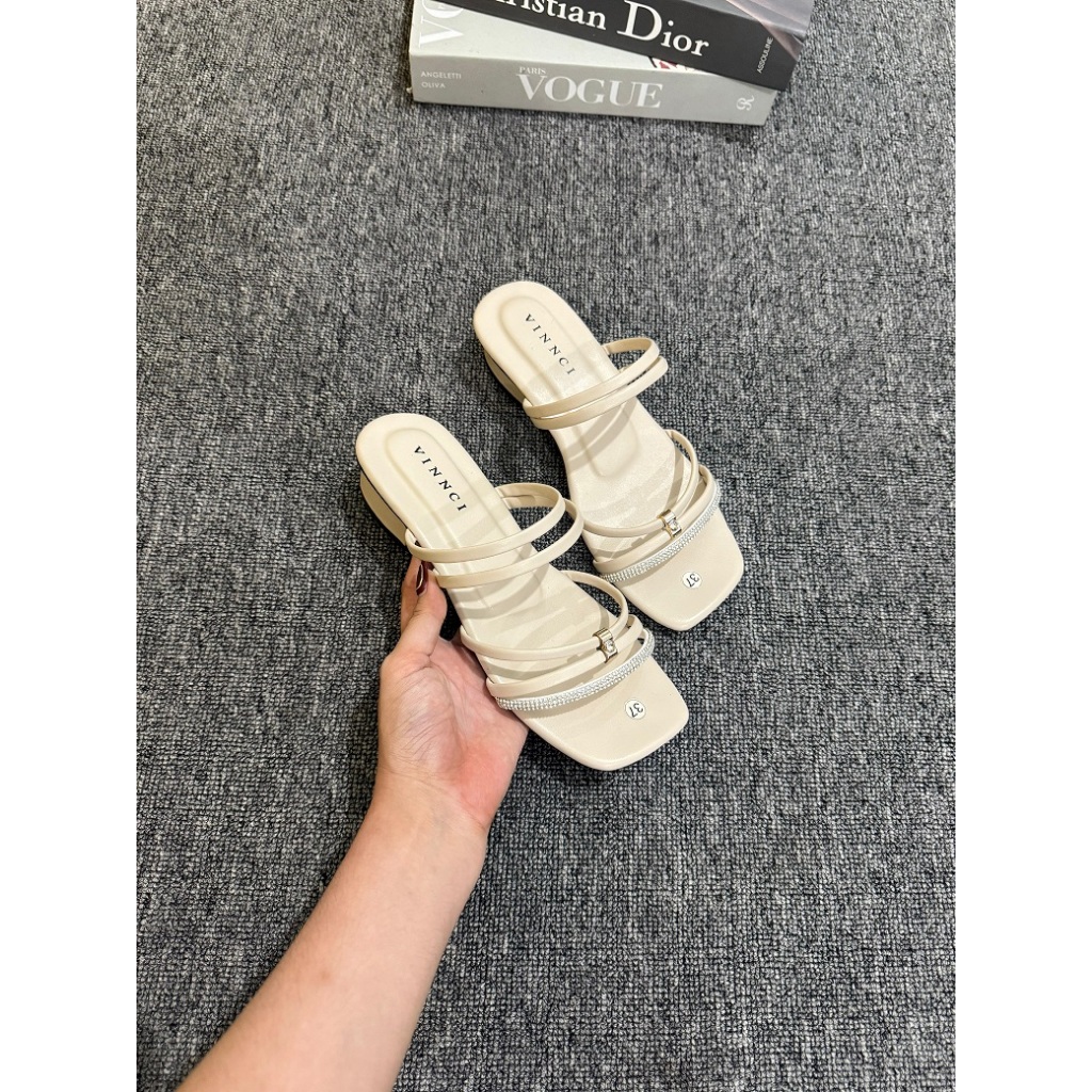 SANDAL WANITA SANDAL TEPLEK SANDAL PANSUS SANDAL HEELS SANDAL TALI SANDAL FLAT