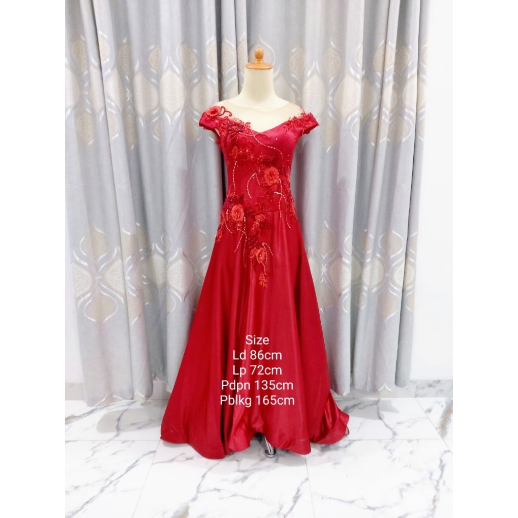 Gaun Pesta Merah Payet Bunga Tridi Berekor