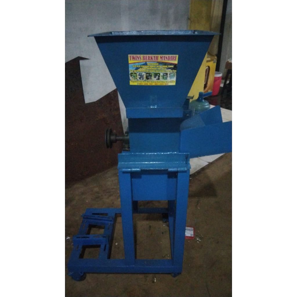 mesin pencacah rumput serbaguna