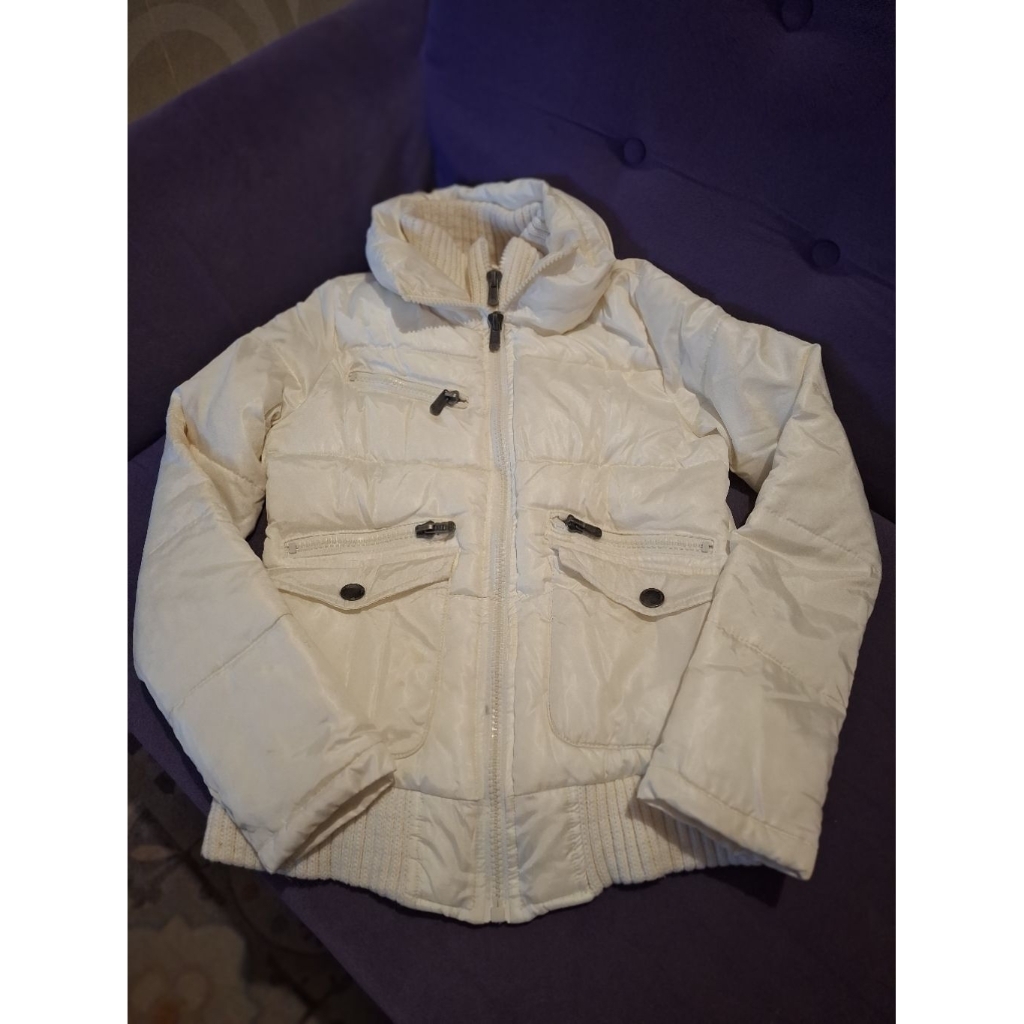Jaket Bulang Cewek Bershka Broken White Size Kecil