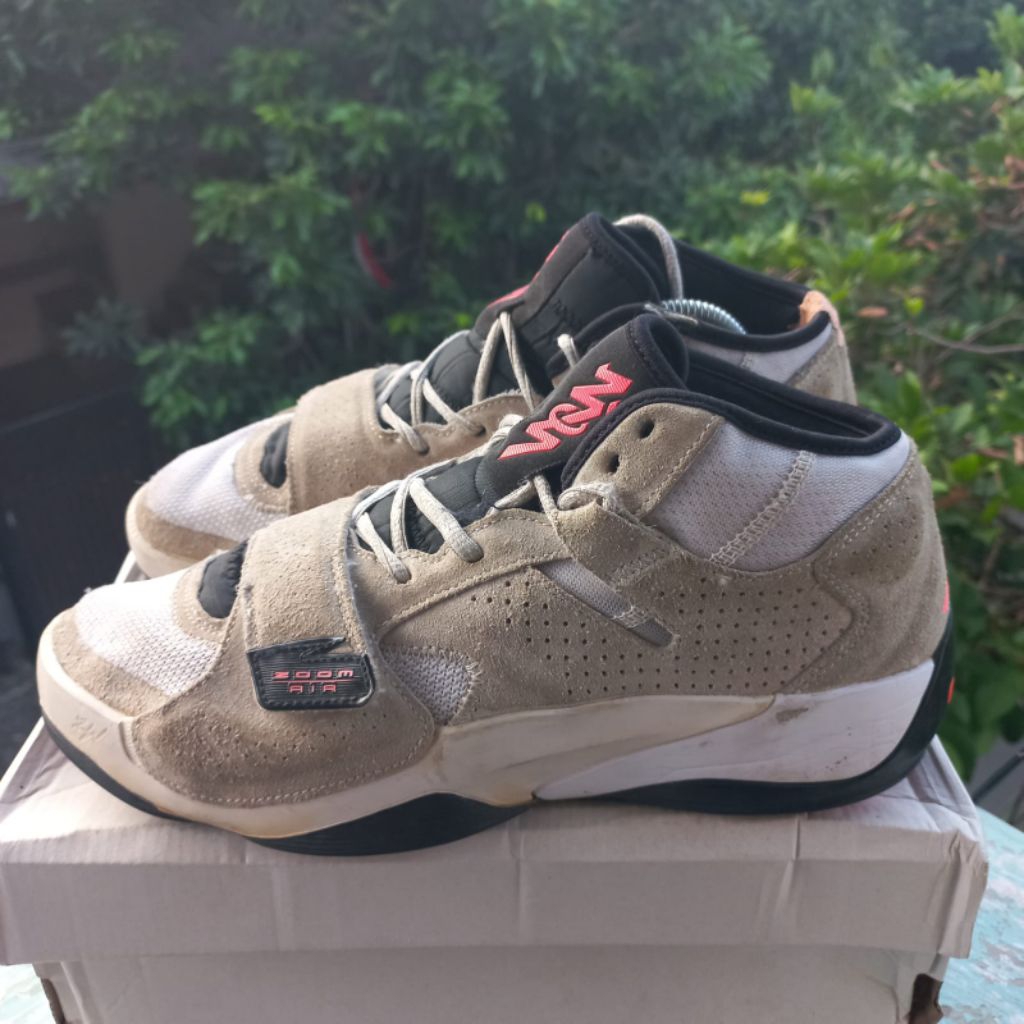 Sepatu basket outdoor/indoor size 43