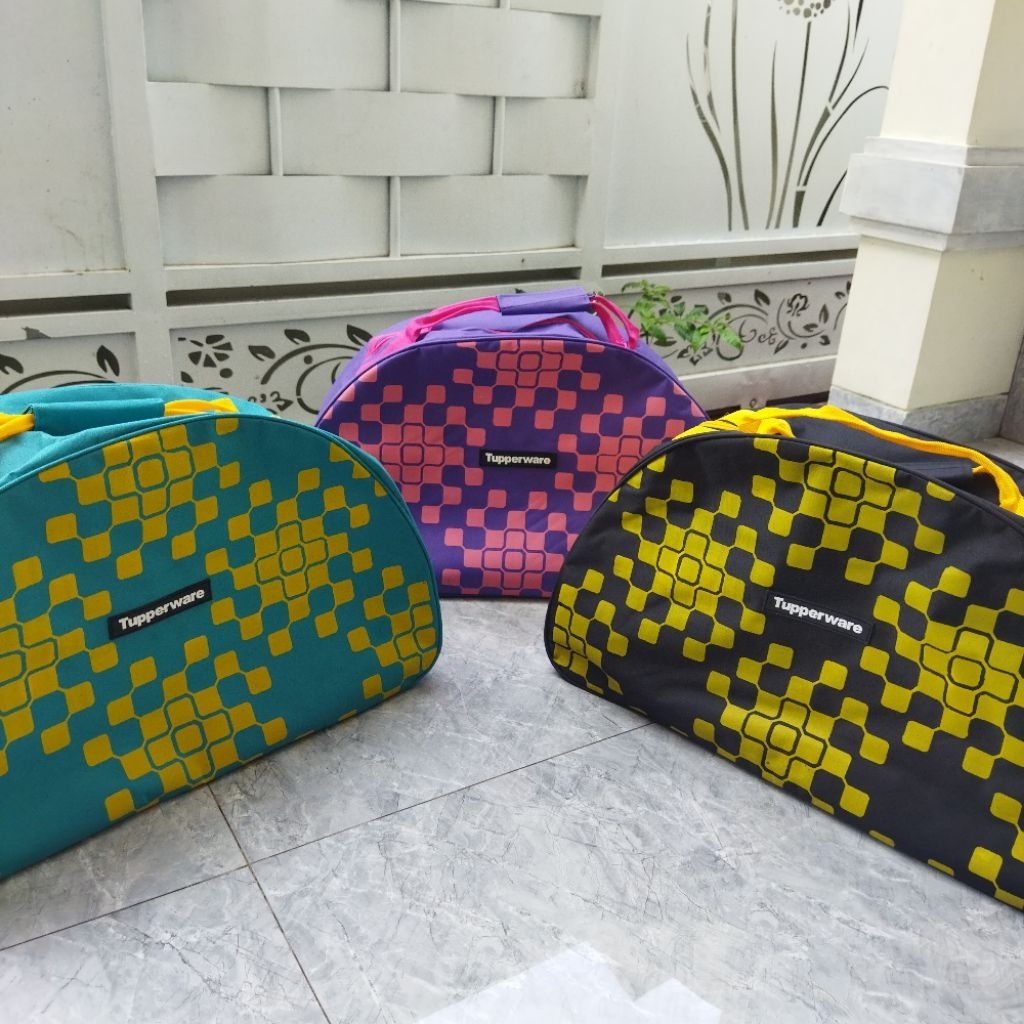 Tas besar/ travel bag / Kitbag coco Square Tupperware ( resleting bunga es)