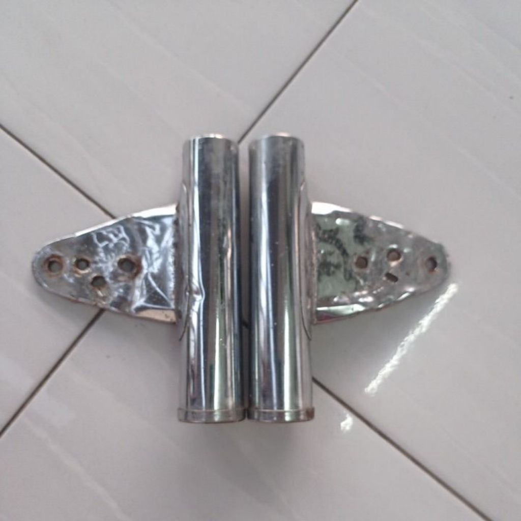 kupingan lampu depan suzuki GP100