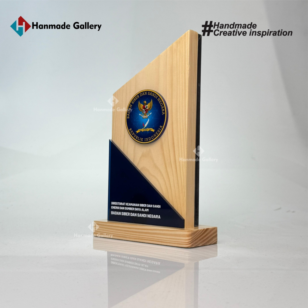 PLAKAT SOUVENIR KAYU JATI BELANDA BADAN SIBER DAN SANDI NEGARA CUTOM