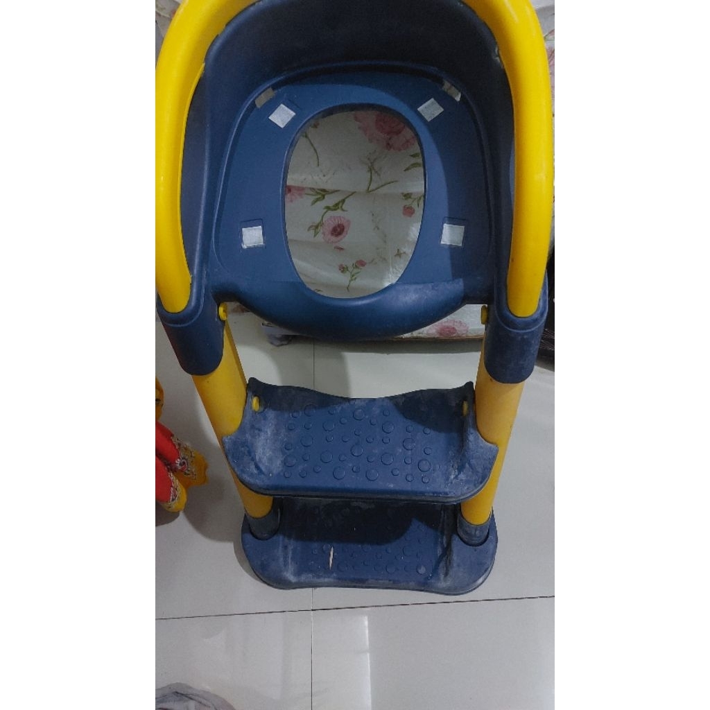 PRELOVED DUDUKAN TOILET ANAK/TOILET TRAINING ANAK/ALAT BANTU CLOSET DUDUK ANAK