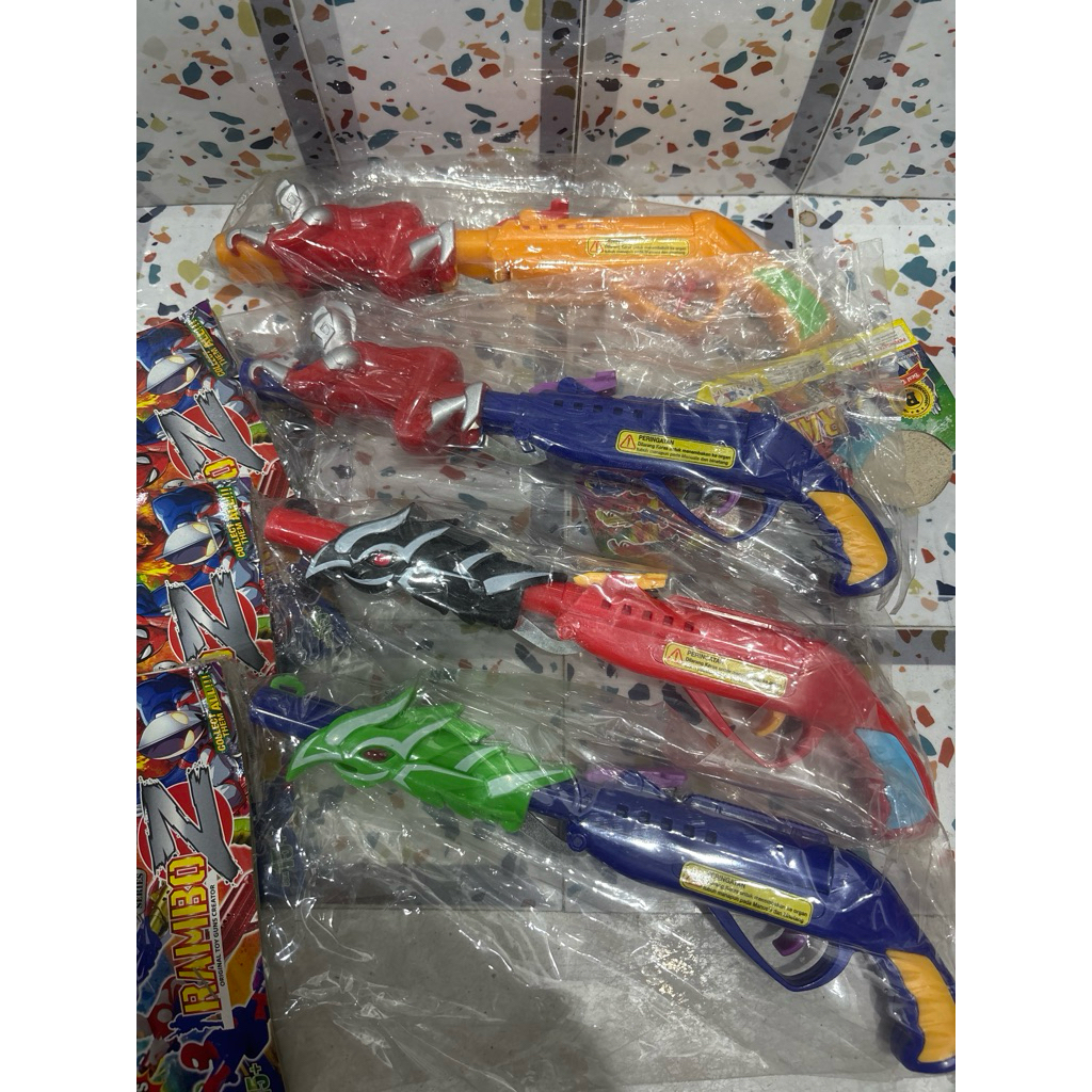 MAINAN PIZTOL KOKANG ULTRAMAN