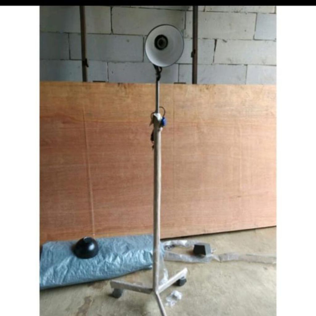 lampu sorot/ lampu tindakan medis