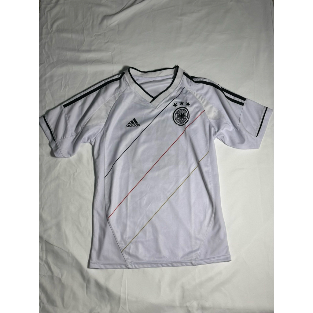 preloved // thrift jersey sepakbola y2k // atasan y2k // atasan sport