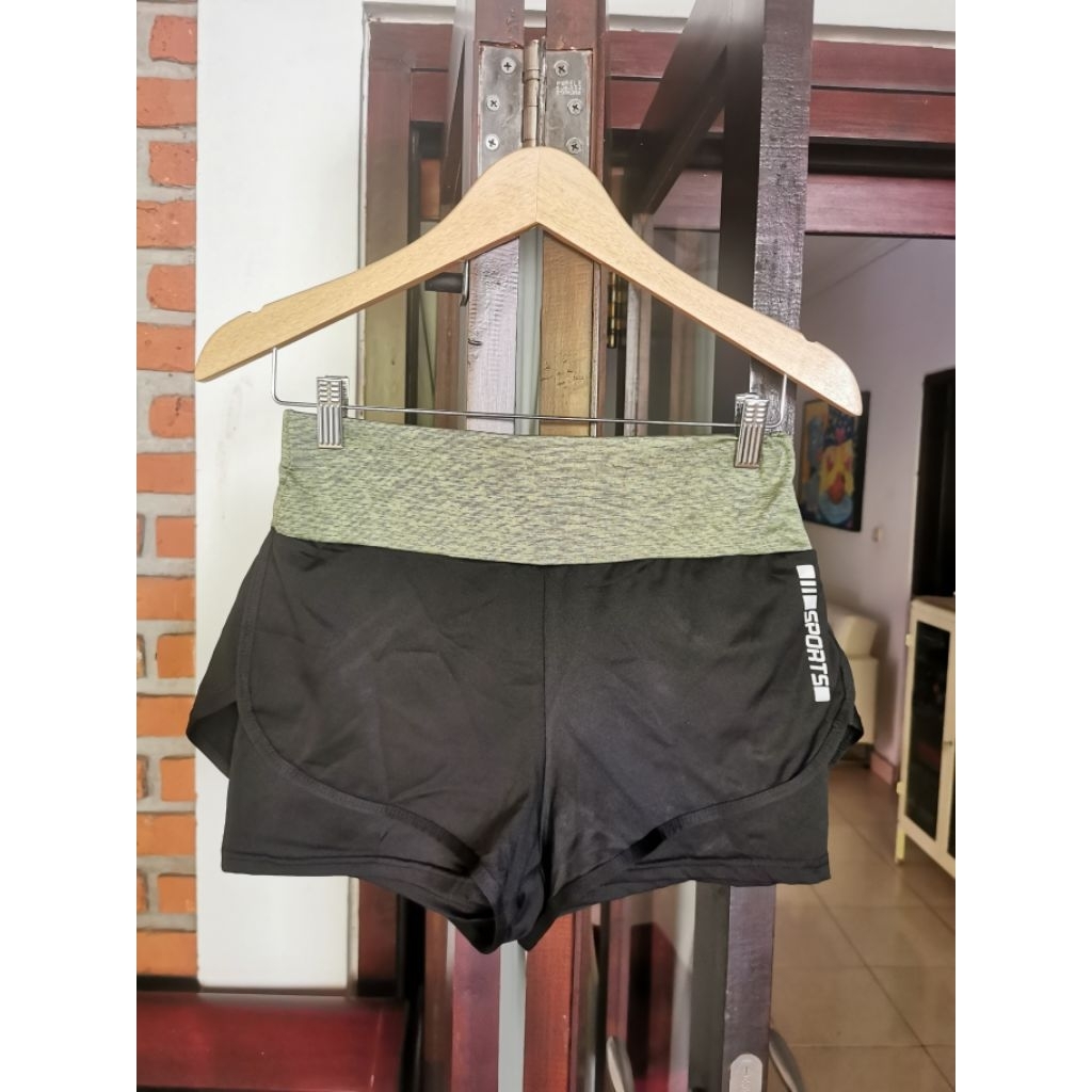 Celana olahraga pendek untuk zumba/lari/aerobik