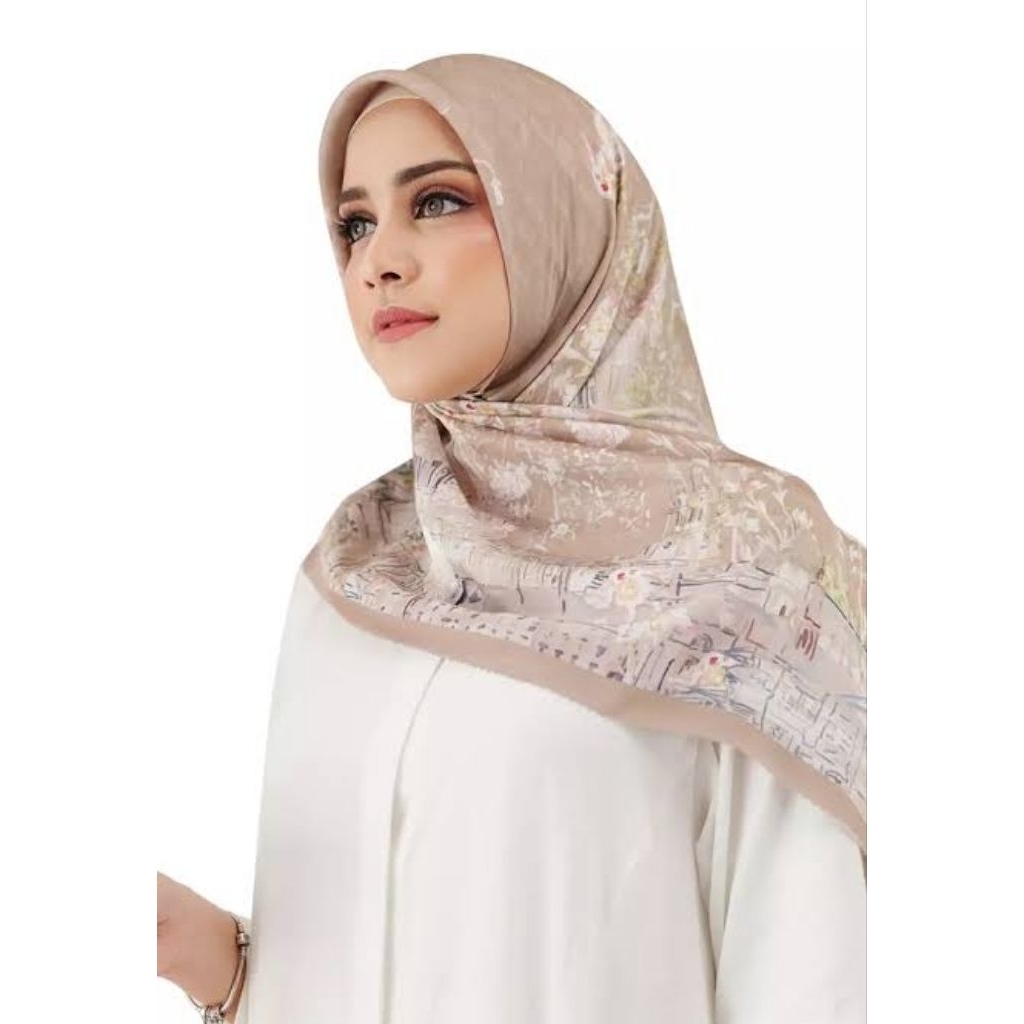 Preloved Buttonscarves British Satin Shawl