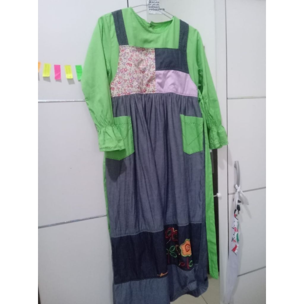 gamis anak dannis preloved