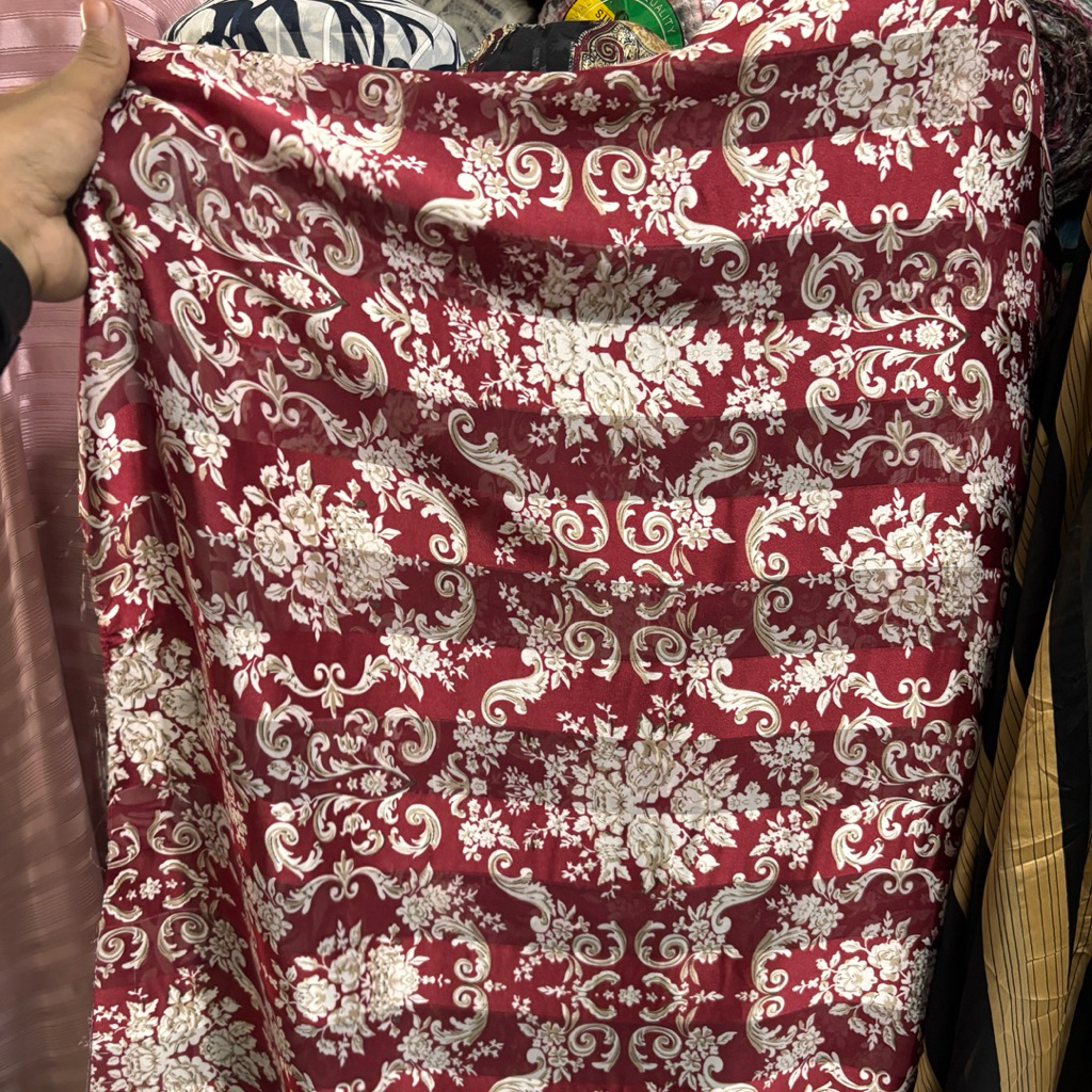 Kain Sifon Silk Motif Bunga Baroque Merah Maroon – Bahan Halus Mewah untuk Dress, Gamis & Kebaya Ele