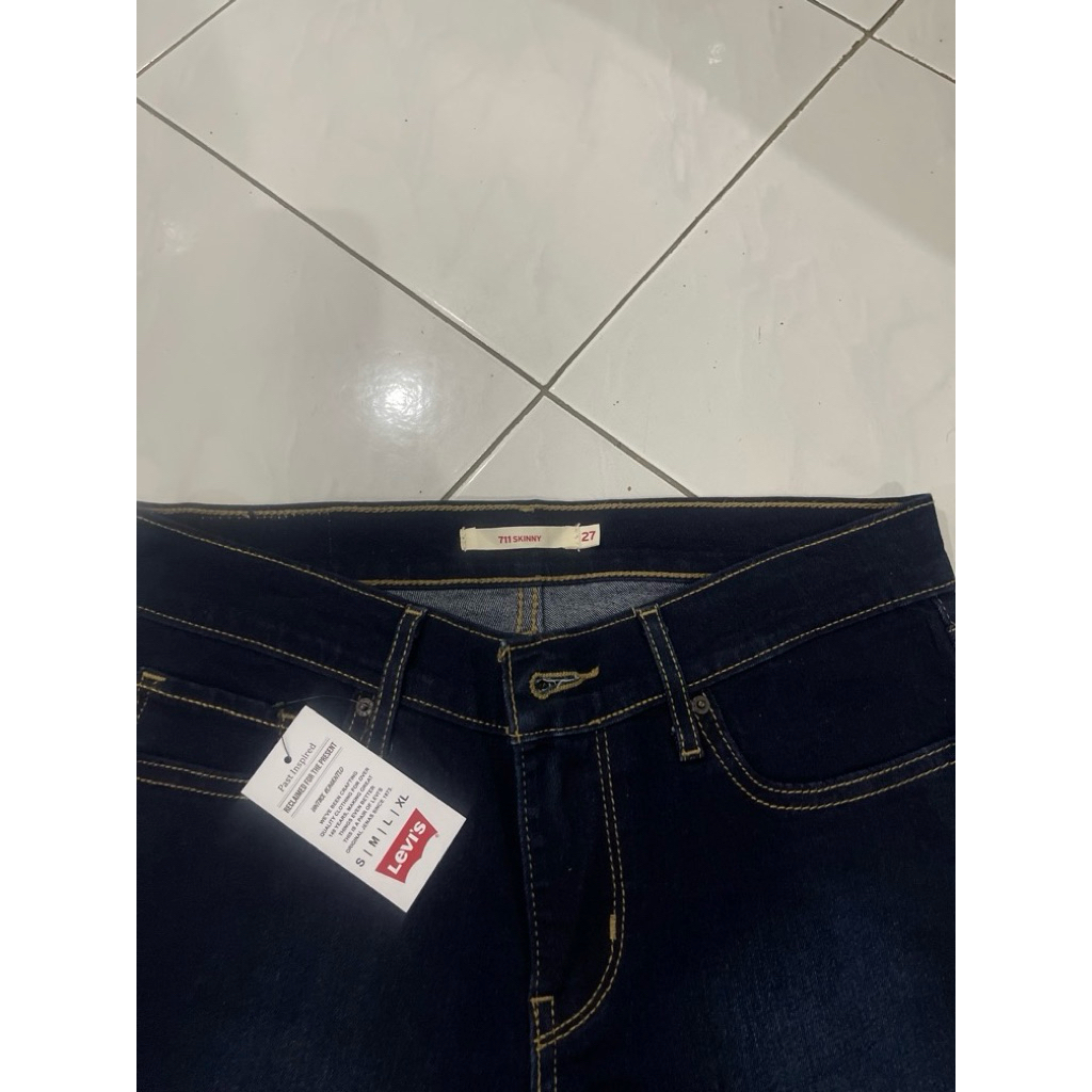 CELANA JEANS WANITA LEVIS