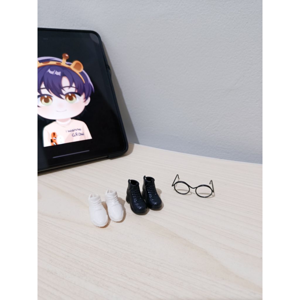 Sepatu & Kacamata Nendoroid (Miniatur Nendoroid)