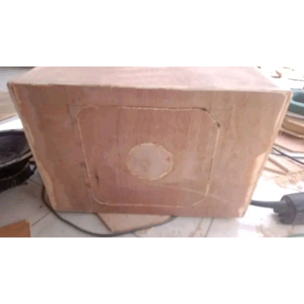 box speaker paratop miniatur