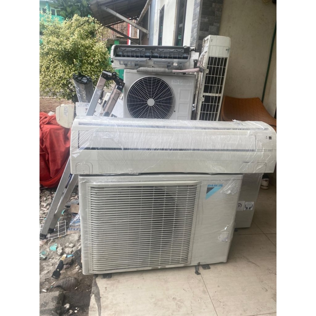 AC DAIKIN 2 PK STANDAR SECOND ORGINAL BERGARANSI