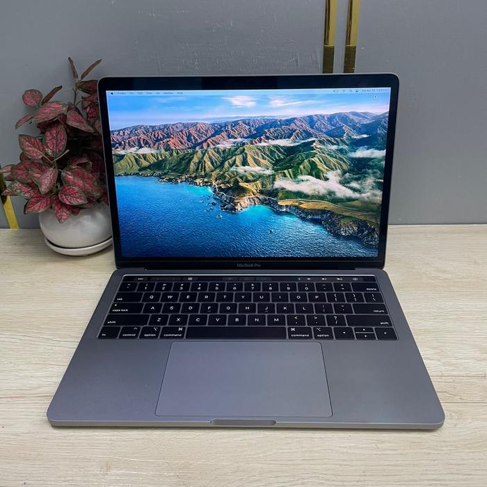 Apple Laptop Macbook Pro 2018 Core i7 Ram 16GB SSD 512GB Webcam 13INCH (N)