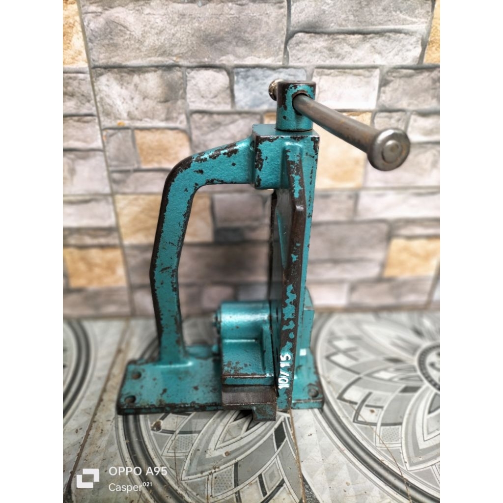 Ragum Besi Jadul Antik 5" Inchi