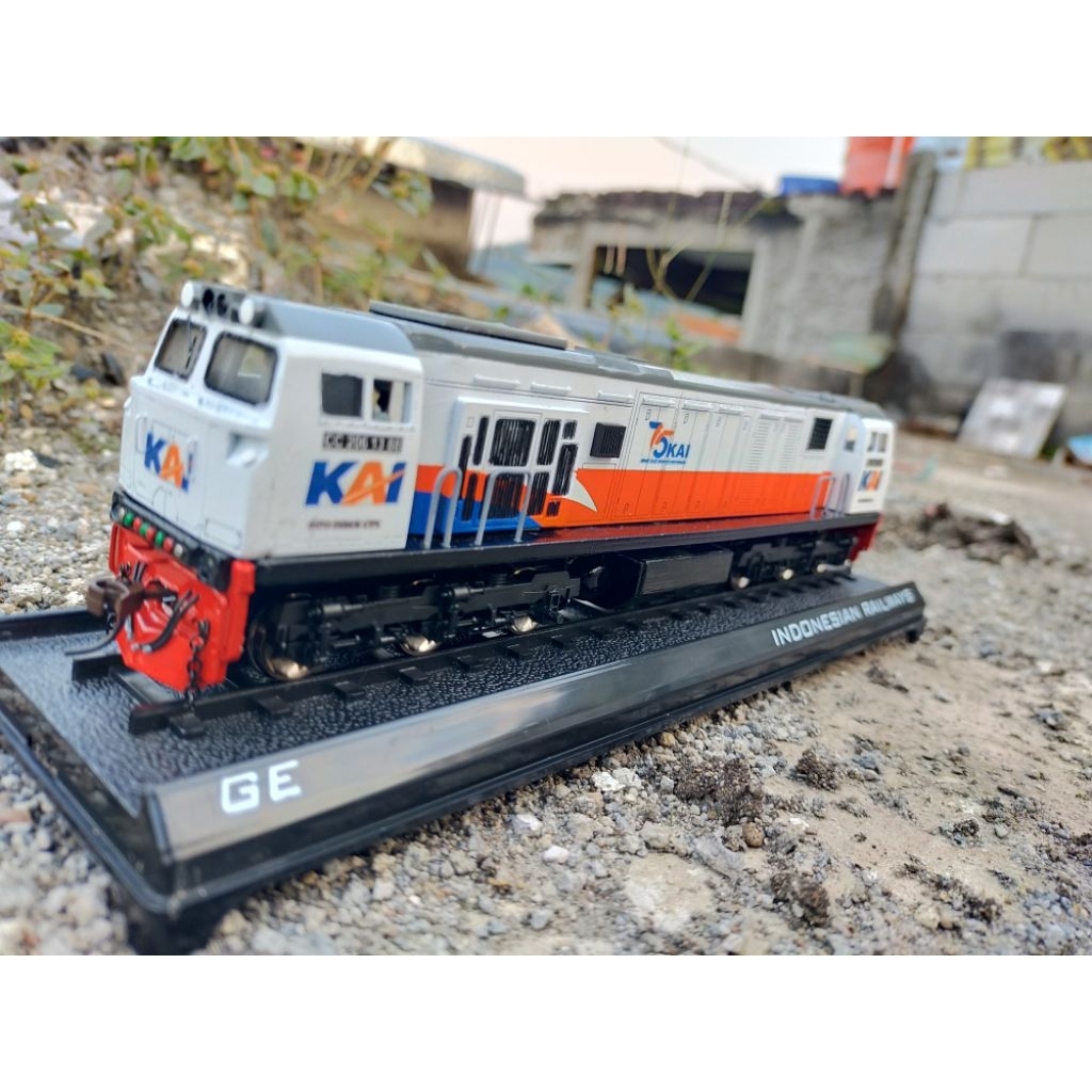 Kereta Api Lokomotif CC 206 DC Analog Skala HO