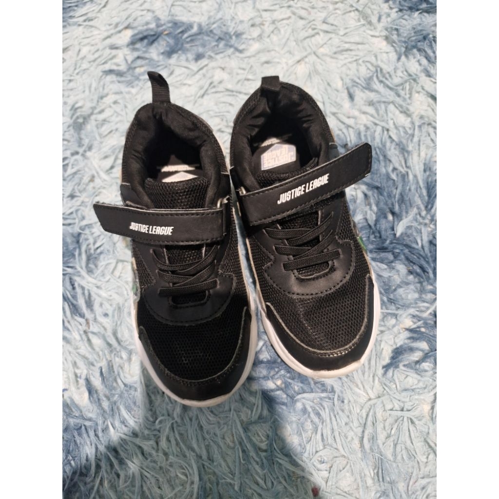 Sepatu sekolah anak warna hitam Justice League