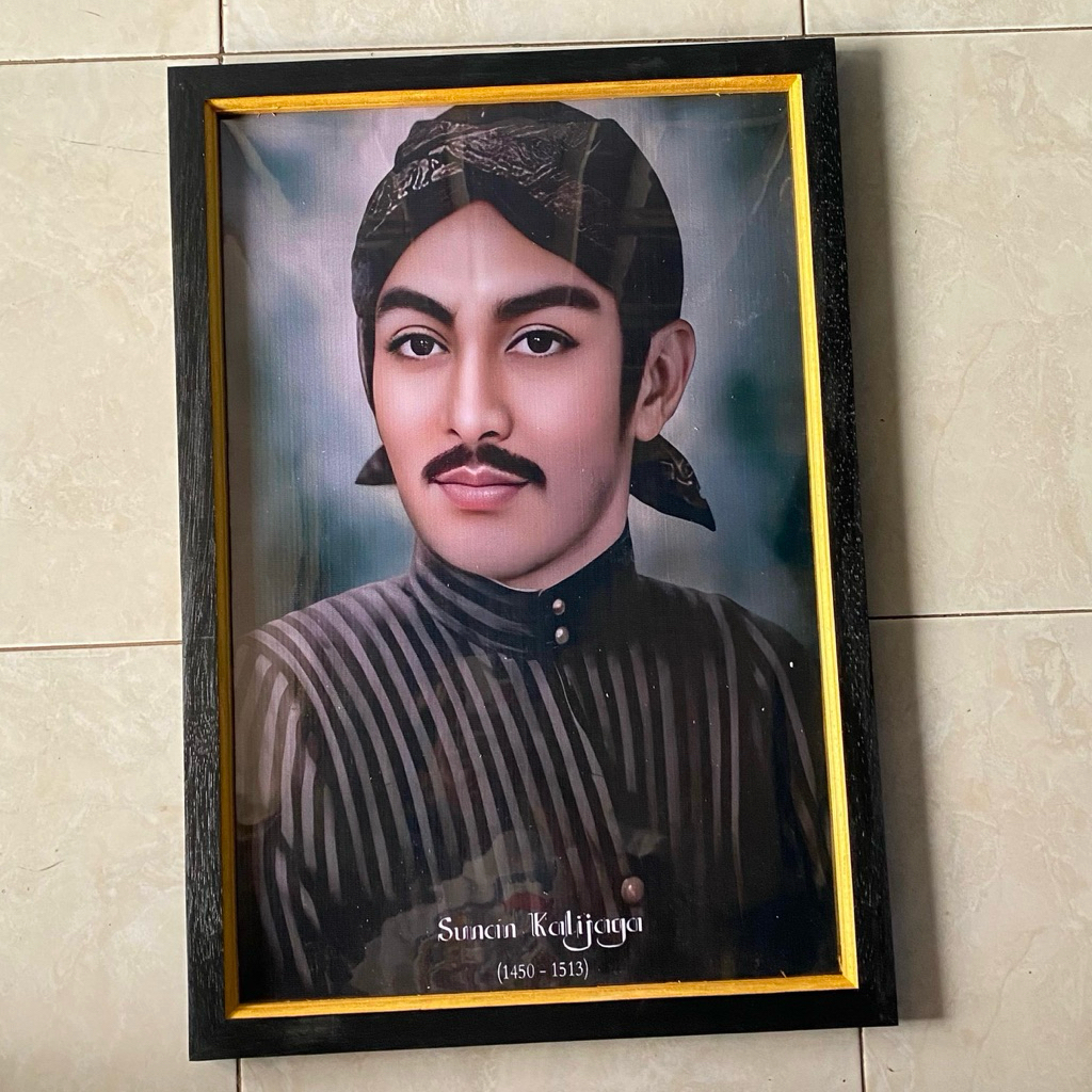hiasan dinding poster gambar sunan Kalijaga plus bingkai kayu ukuran 35 x 53 cm