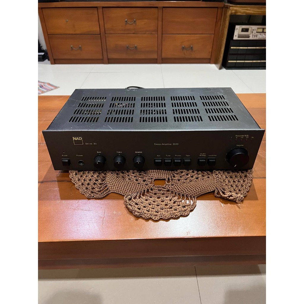 NAD 3020 Stereo Integrated Amplifier