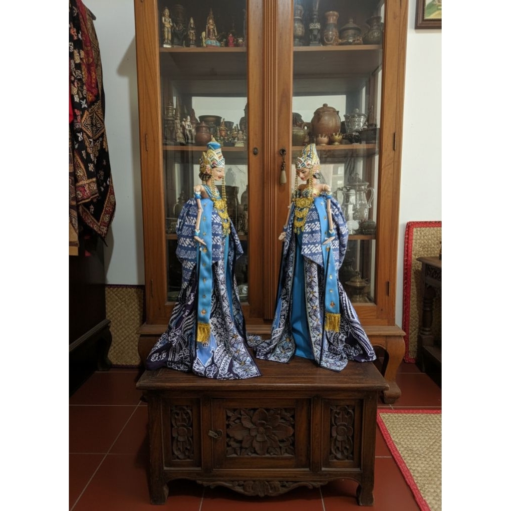 Wayang golek Rama dan sinta model gaun dan dodot