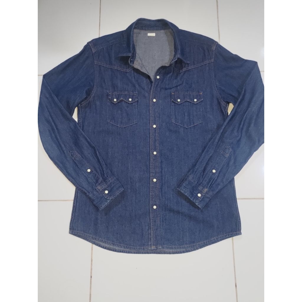 Kemeja Denim GU Uniqlo kancing batu